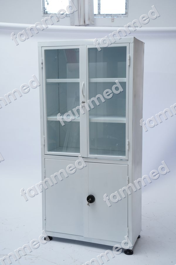 Armoire semi-vitrée